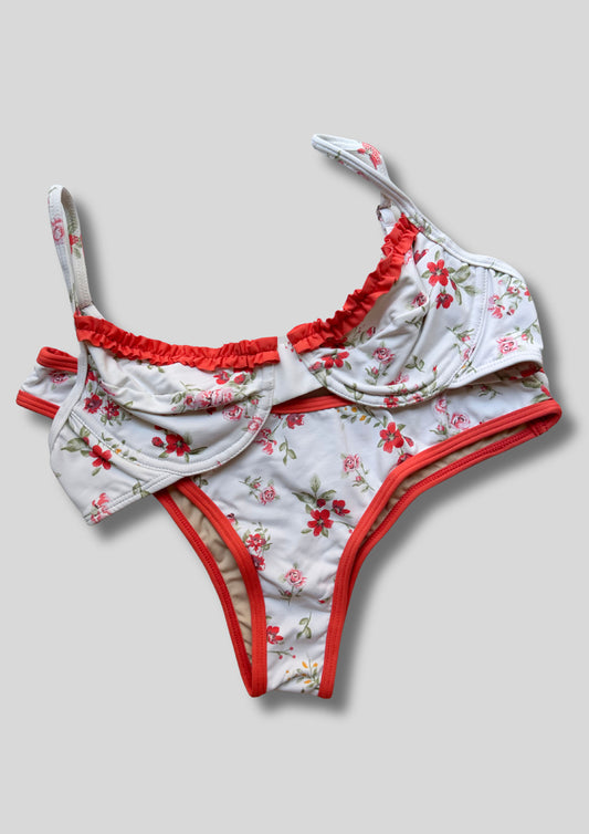 Bikini Colette con volantes coral
