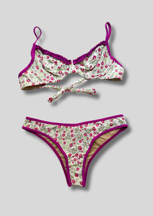 Bikini Colette con volantes púrpura