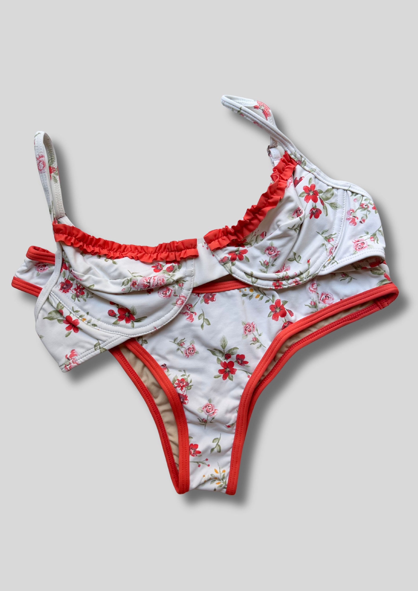 Bikini Colette con volantes coral