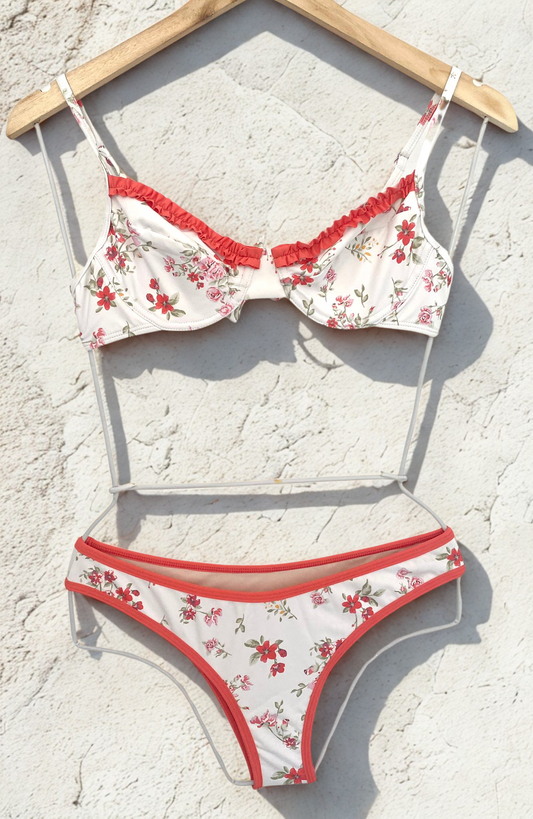Bikini Colette con volantes coral