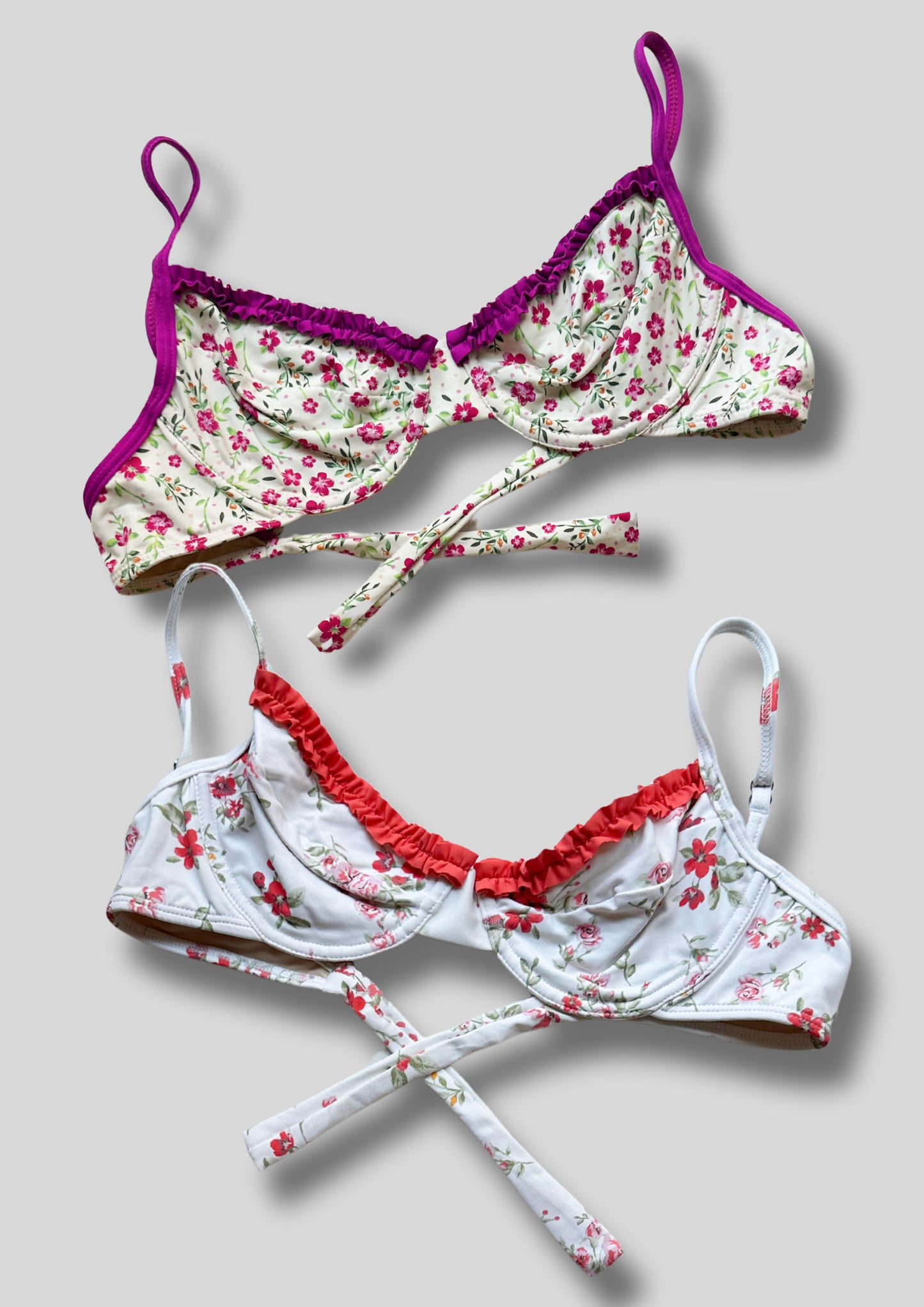 Bikini Colette con volantes coral